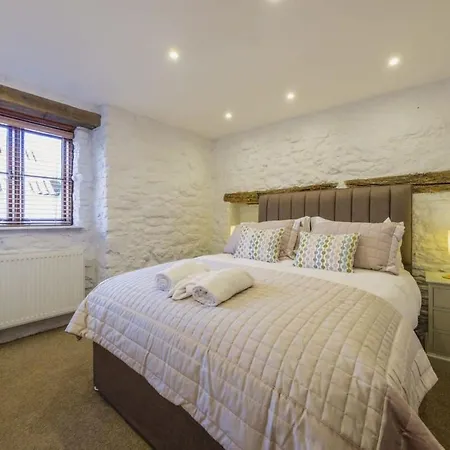 The Cottage- Hopewell * Bristol